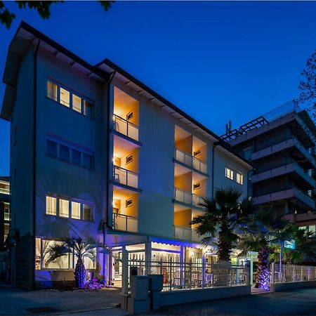 Hotel Altamarea Cesenatico Esterno foto