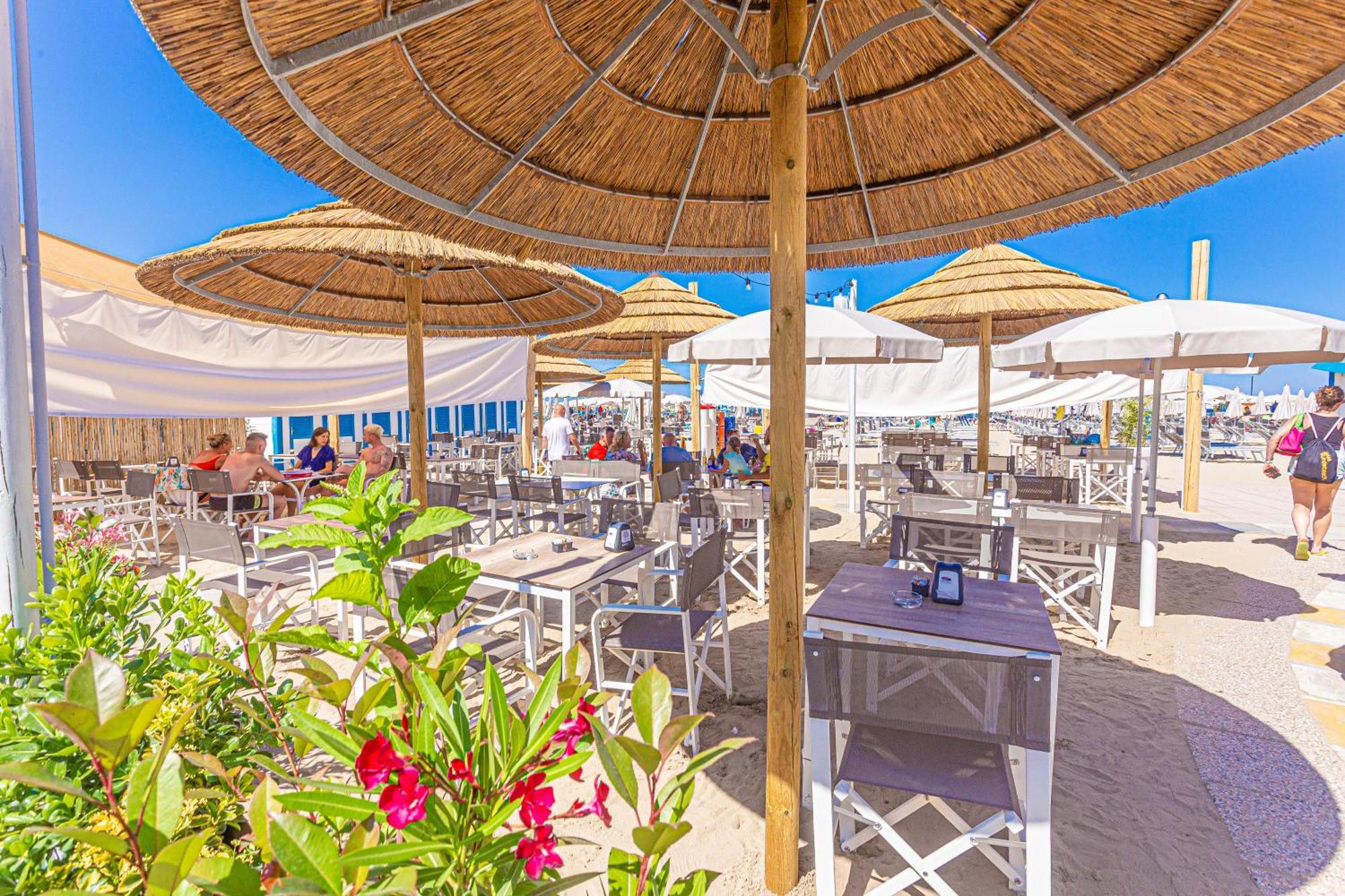 Hotel Altamarea Cesenatico Esterno foto