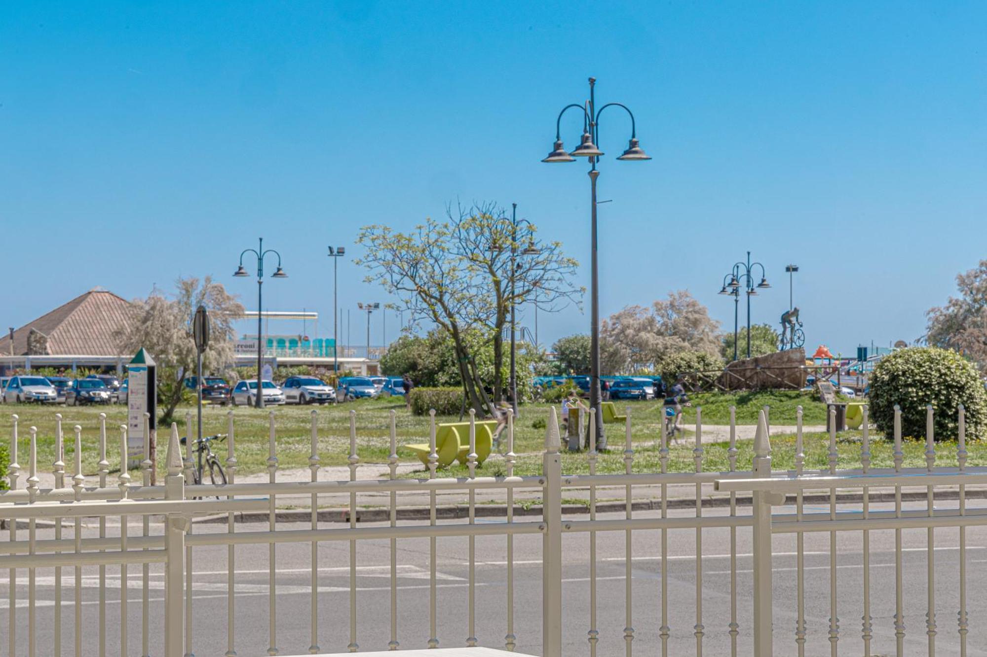Hotel Altamarea Cesenatico Esterno foto