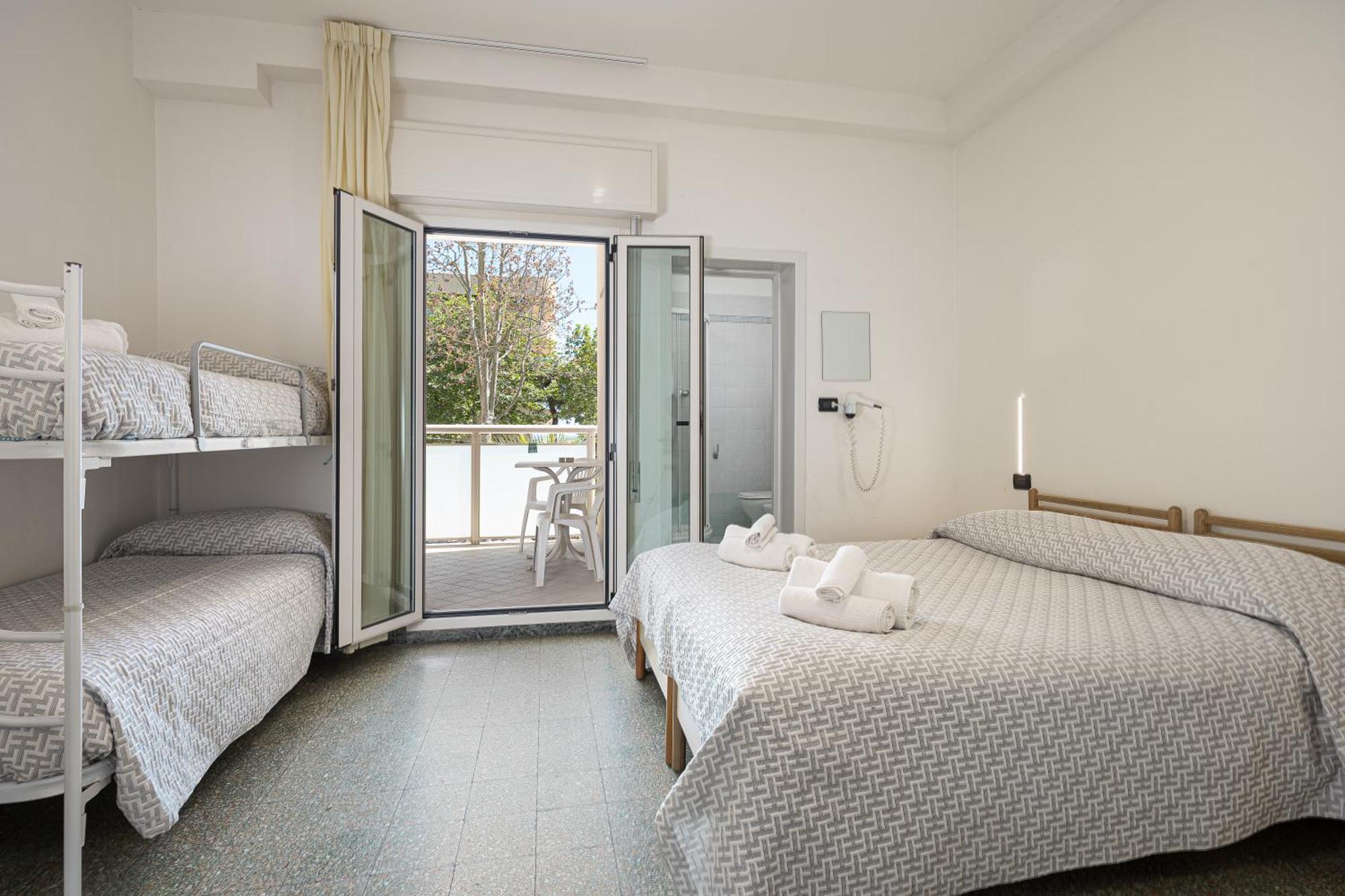 Hotel Altamarea Cesenatico Esterno foto