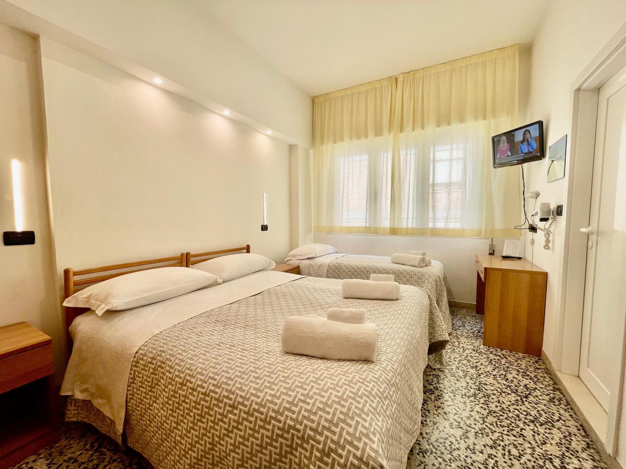 Hotel Altamarea Cesenatico Esterno foto
