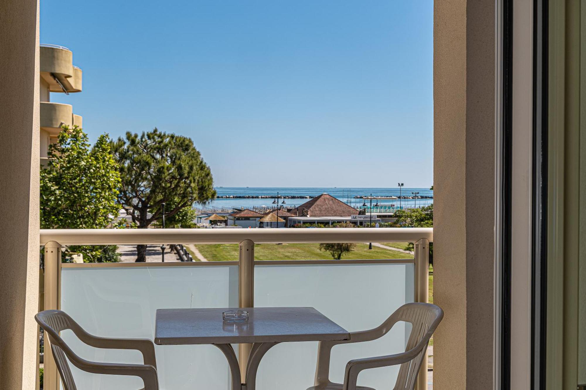 Hotel Altamarea Cesenatico Esterno foto