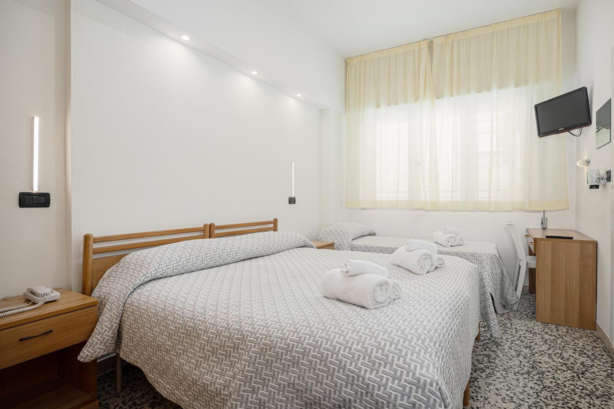 Hotel Altamarea Cesenatico Esterno foto