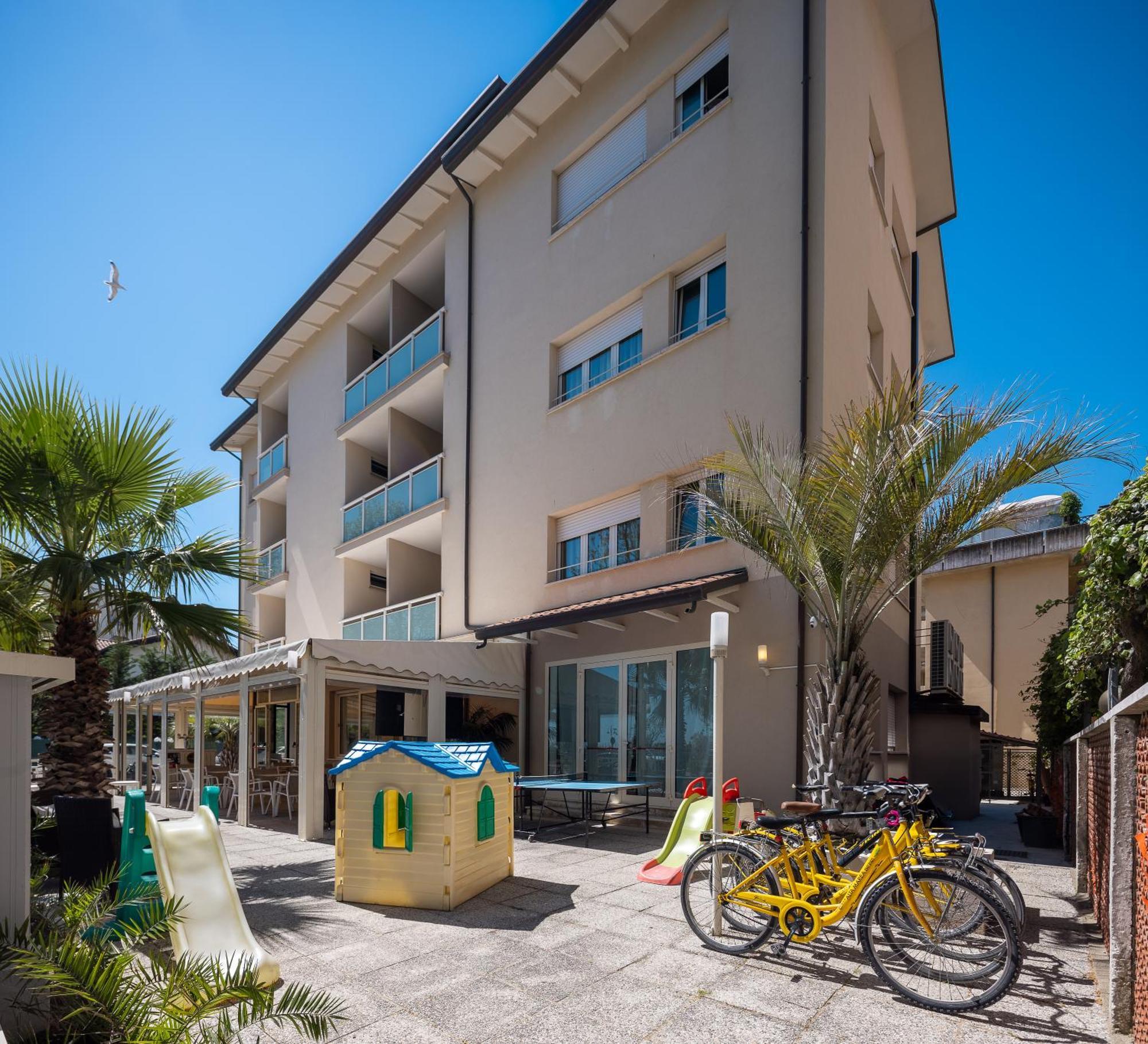 Hotel Altamarea Cesenatico Esterno foto