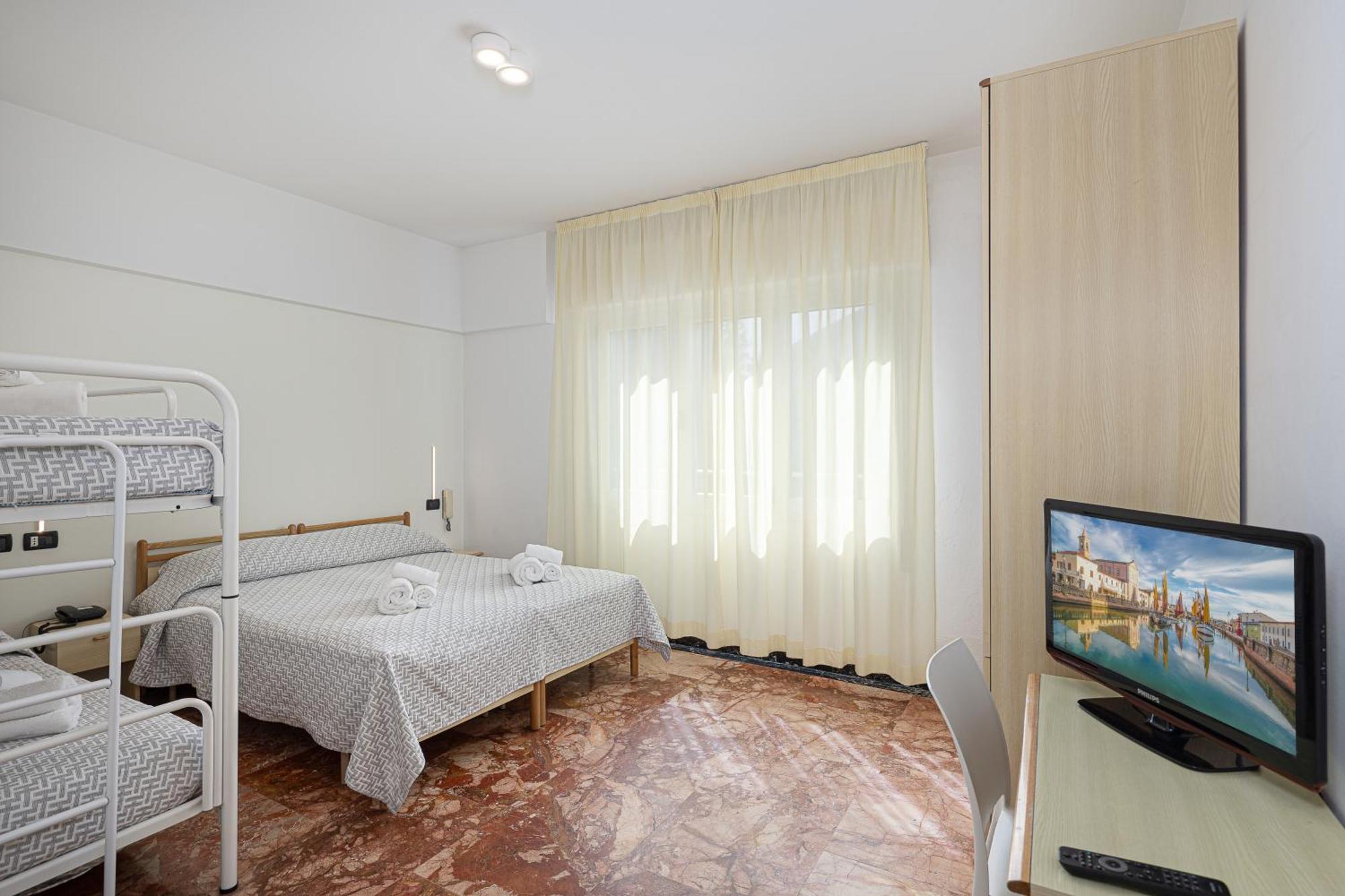 Hotel Altamarea Cesenatico Esterno foto