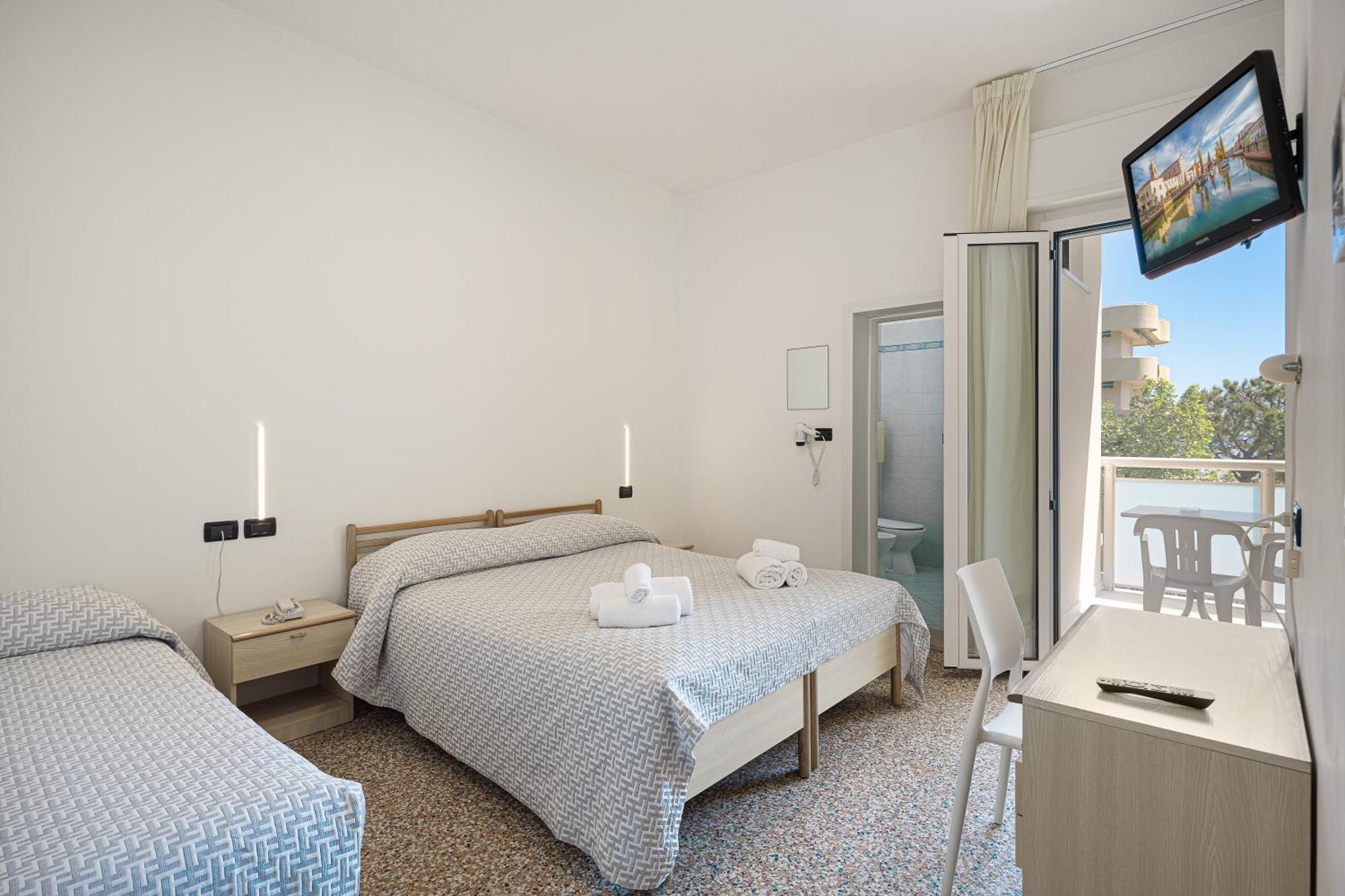 Hotel Altamarea Cesenatico Esterno foto