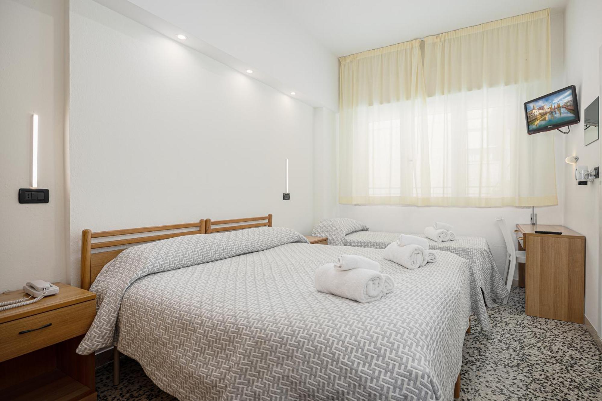 Hotel Altamarea Cesenatico Esterno foto