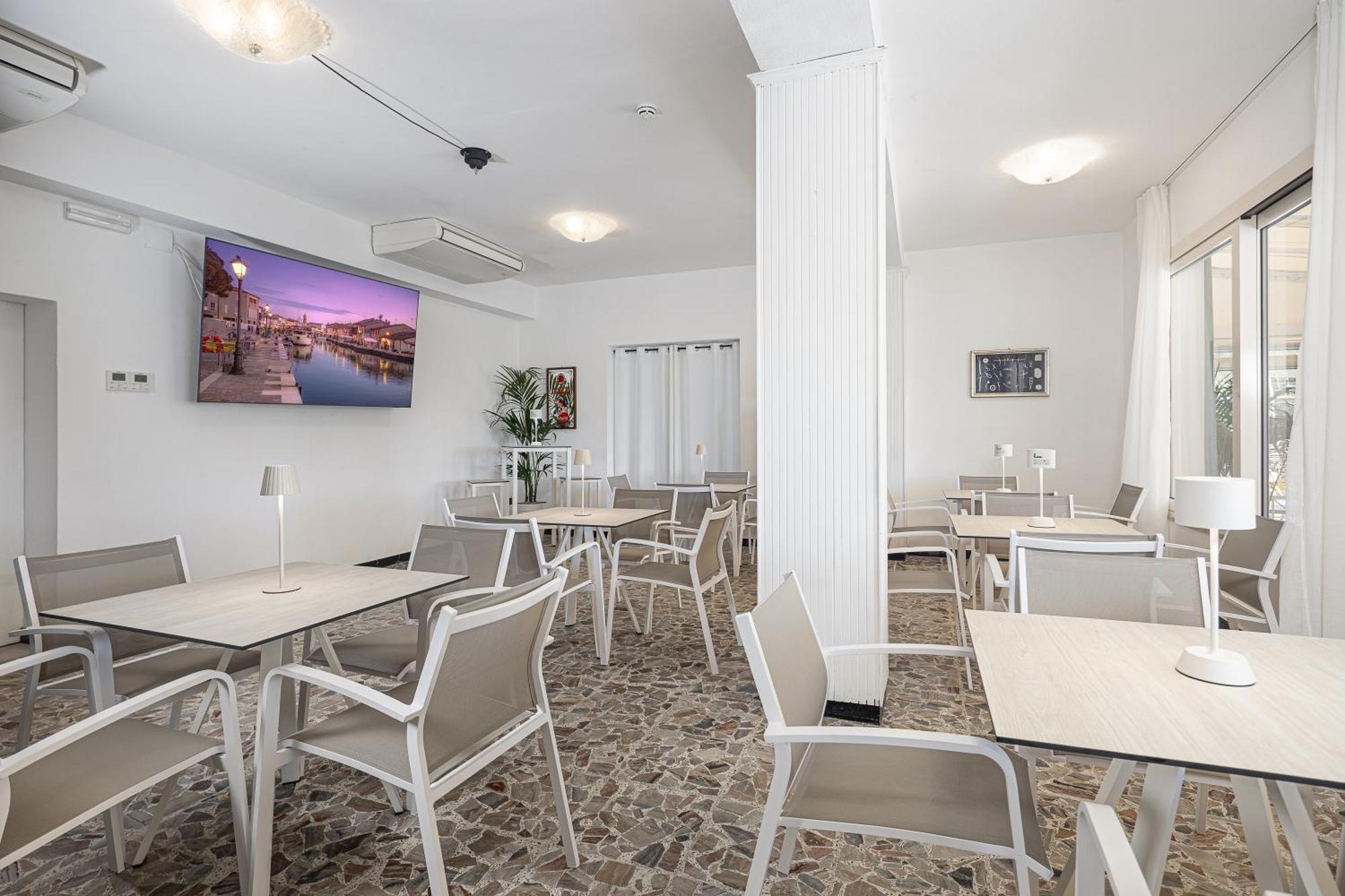 Hotel Altamarea Cesenatico Esterno foto